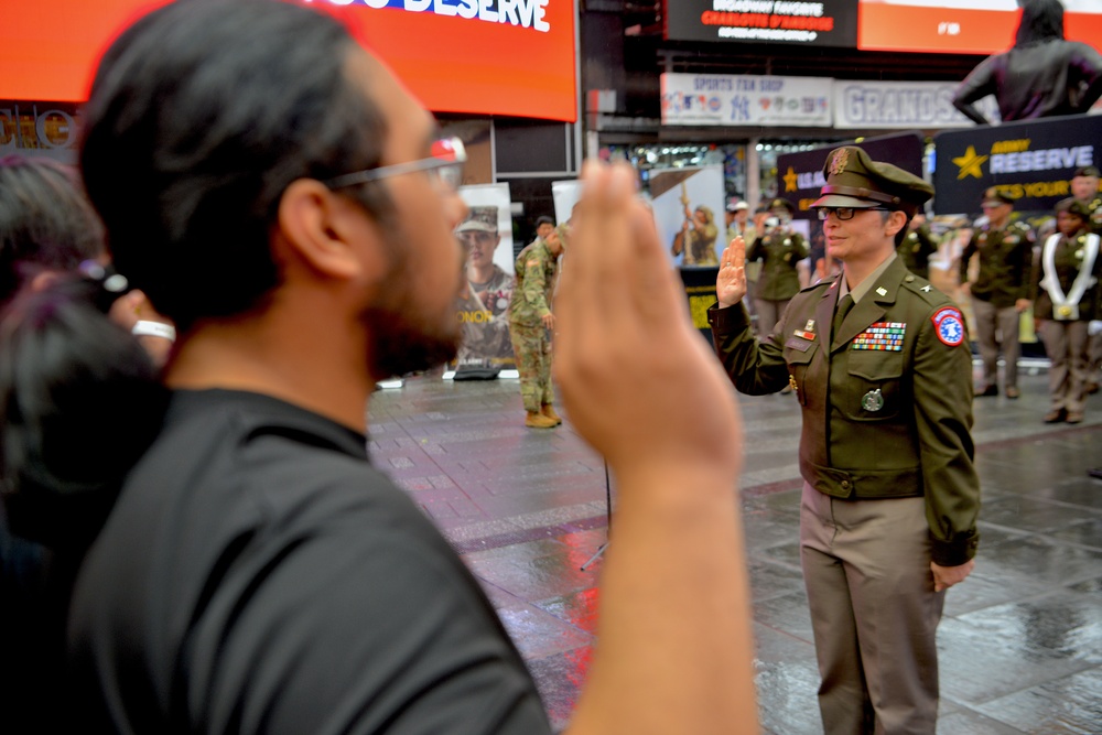 Soldiers celebrate Army’s 250th Birthday in Times Square