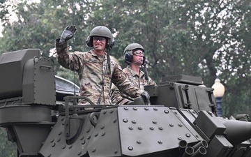 Paratroopers and Soldiers march in Birthday Parade