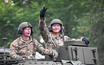 Paratroopers and Soldiers march in Birthday Parade