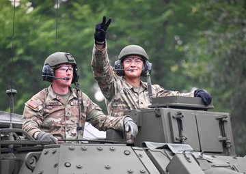 Paratroopers and Soldiers march in Birthday Parade