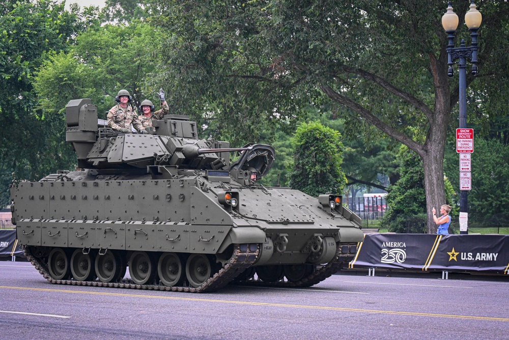 Paratroopers and Soldiers march in Birthday Parade