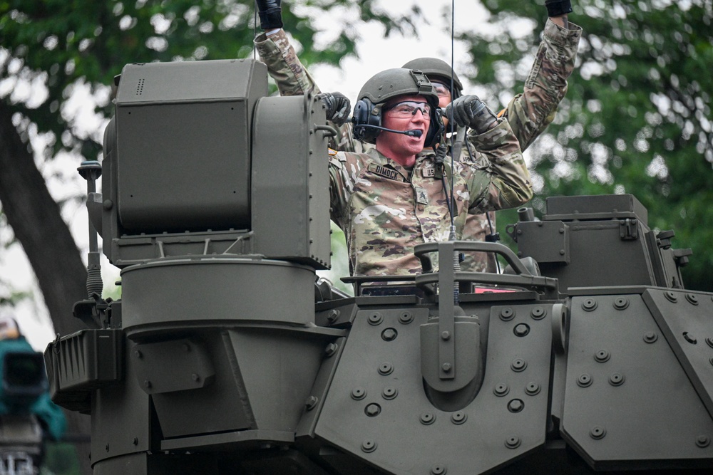 Paratroopers and Soldiers march in Birthday Parade