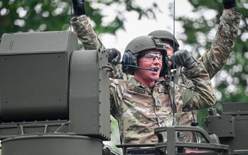 Paratroopers and Soldiers march in Birthday Parade
