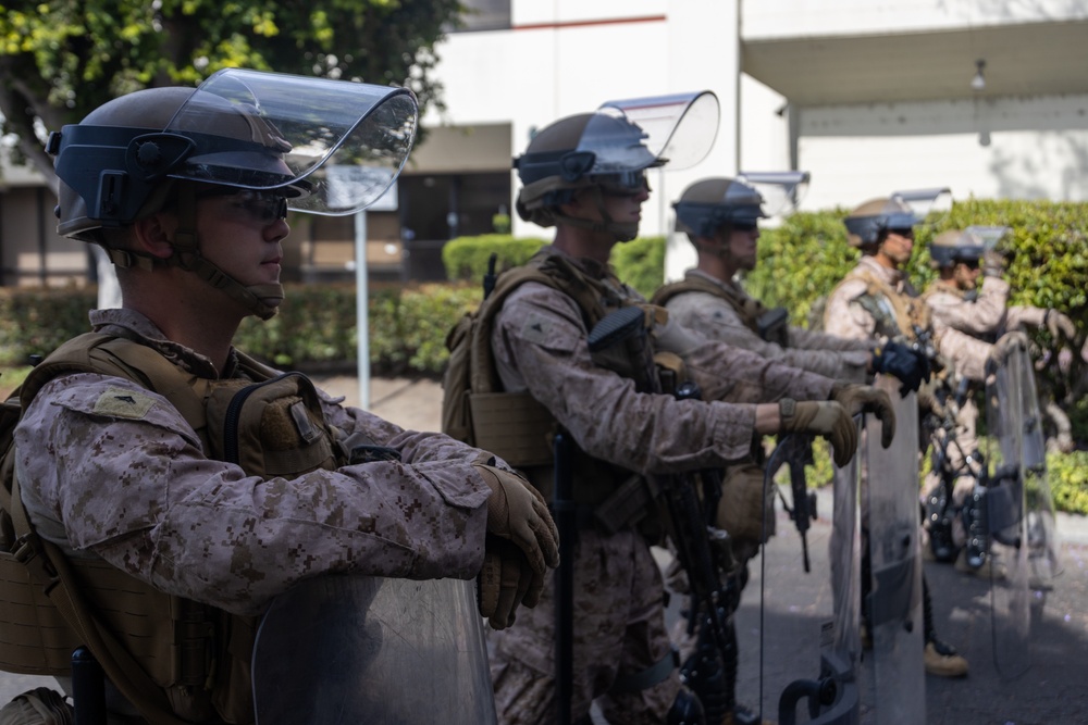 U.S. Marines guard federal building to assist California Army National Guard