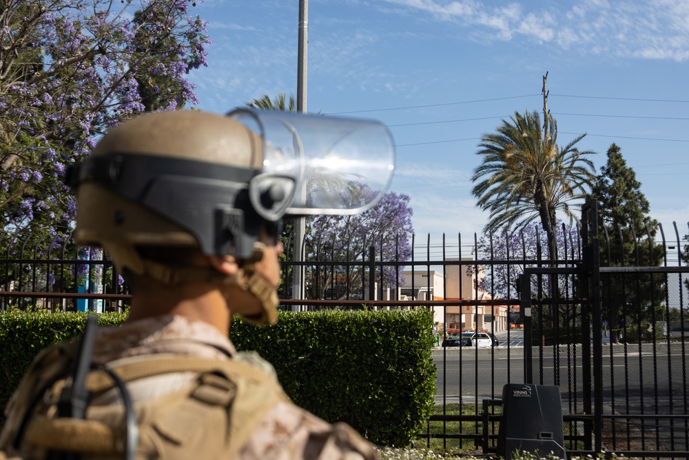 U.S. Marines guard federal building to assist California Army National Guard