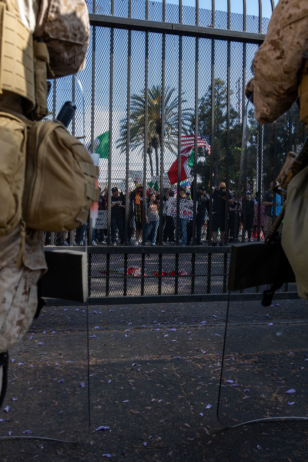 U.S. Marines guard federal building to assist California Army National Guard