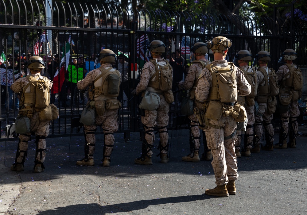 U.S. Marines guard federal building to assist California Army National Guard