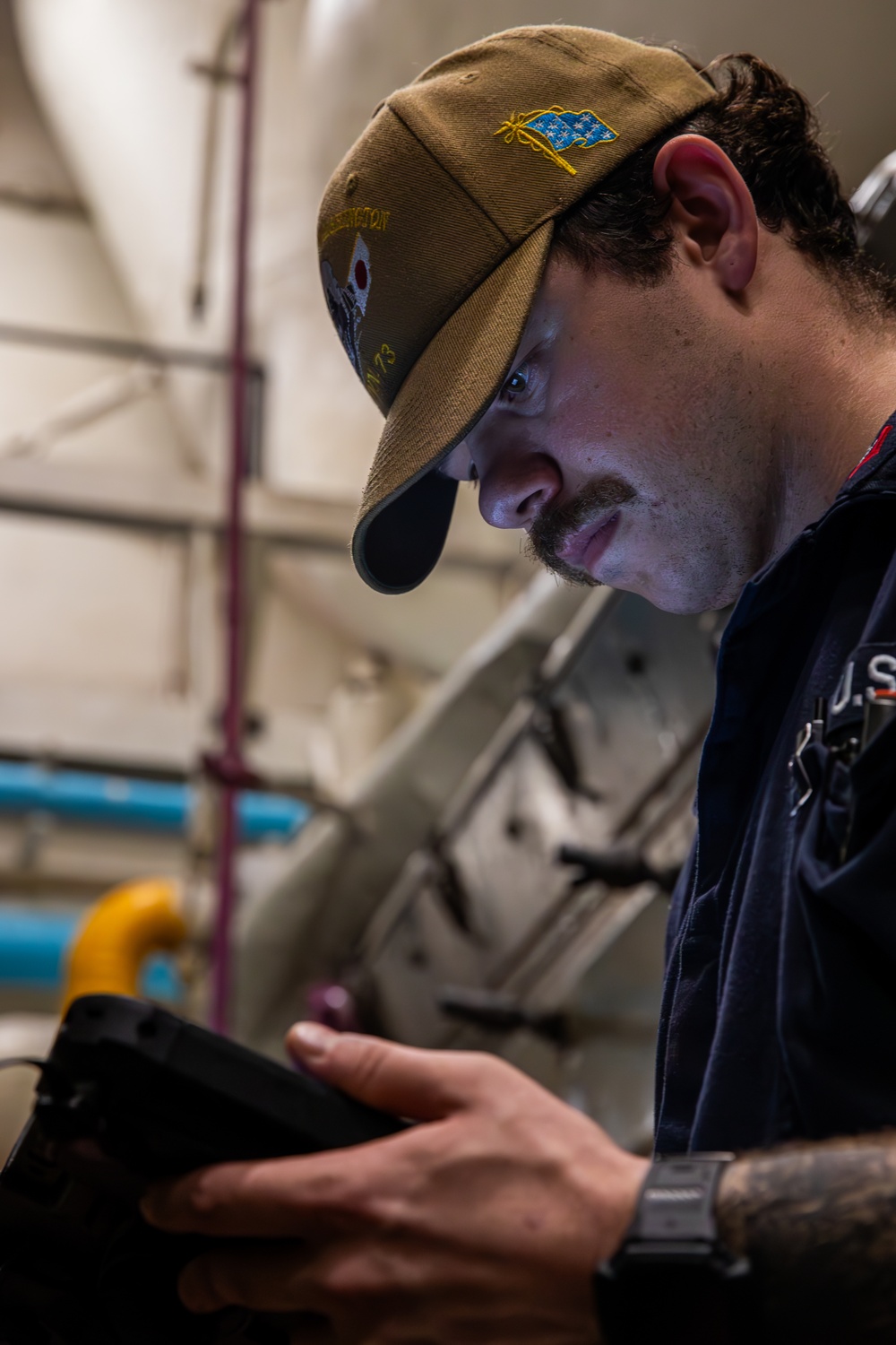 George Washington Sailors Perform Maintenance
