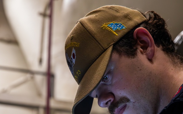 George Washington Sailors Perform Maintenance