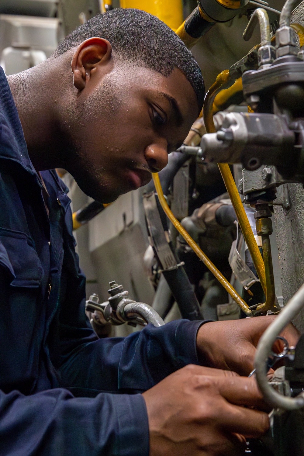 George Washington Sailors Perform Maintenance
