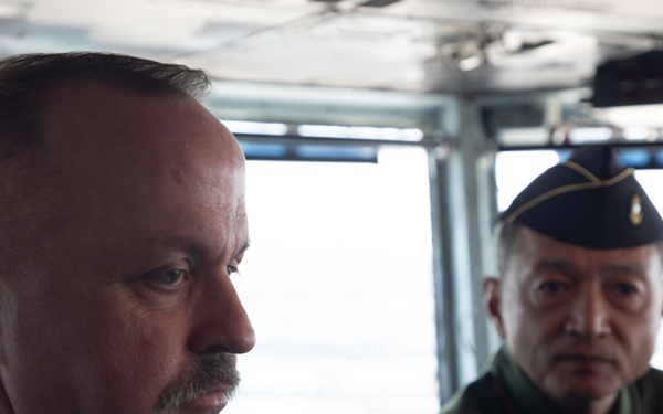 Commander, Fleet Air Forces visits George Washington