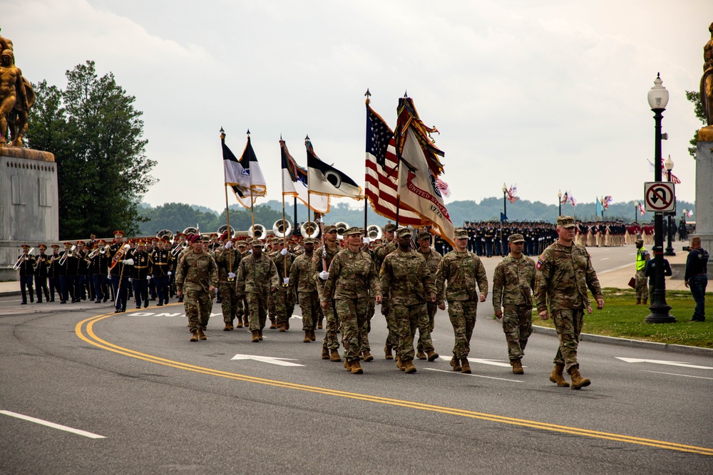 U.S. Army Soldiers, Equipment and Equestrian Teams Merge to Head to the Parade