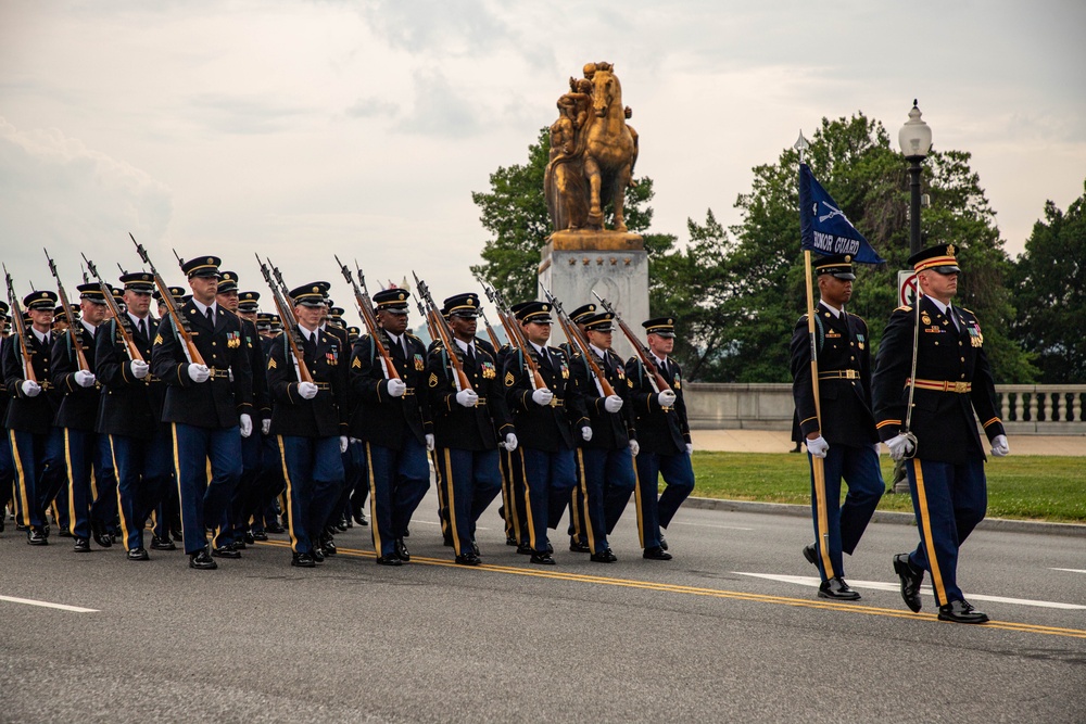 U.S. Army Soldiers, Equipment and Equestrian Teams Merge to Head to the Parade