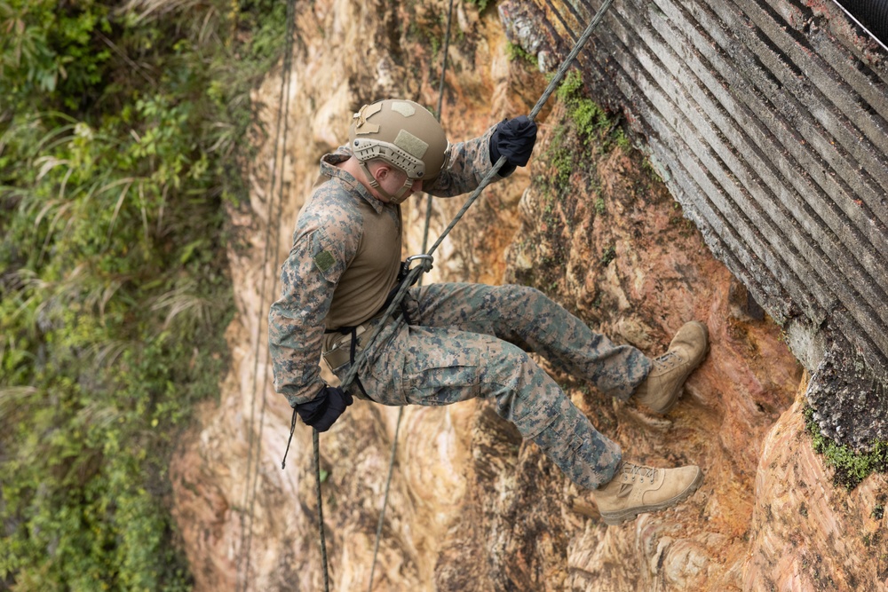 Jungle Leaders Course 2-25| Cliff Rappel