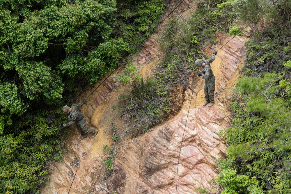Jungle Leaders Course 2-25| Cliff Rappel