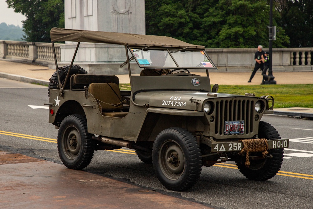 U.S. Army Soldiers, Equipment and Equestrian Teams Merge to Head to the Parade