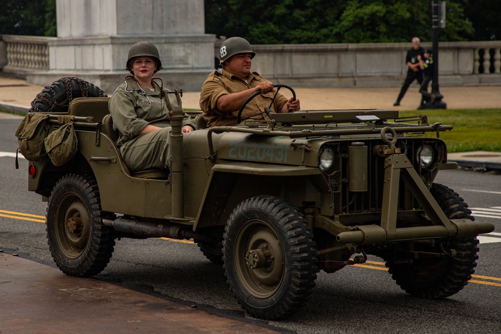 U.S. Army Soldiers, Equipment and Equestrian Teams Merge to Head to the Parade