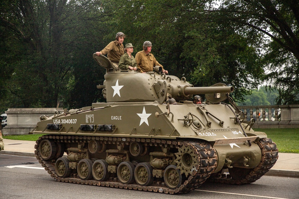U.S. Army Soldiers, Equipment and Equestrian Teams Merge to Head to the Parade