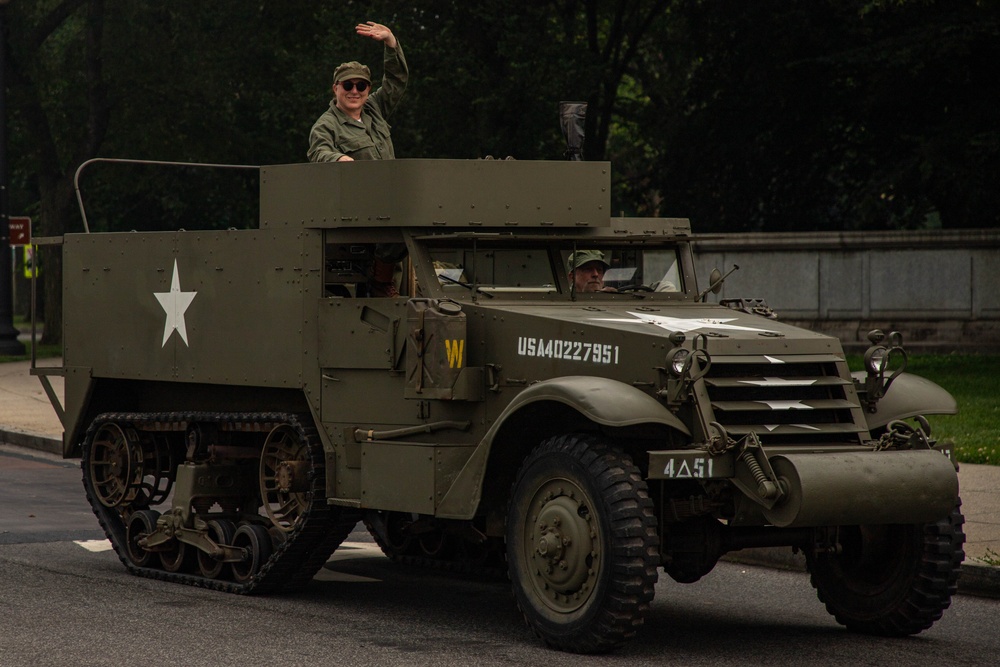 U.S. Army Soldiers, Equipment and Equestrian Teams Merge to Head to the Parade