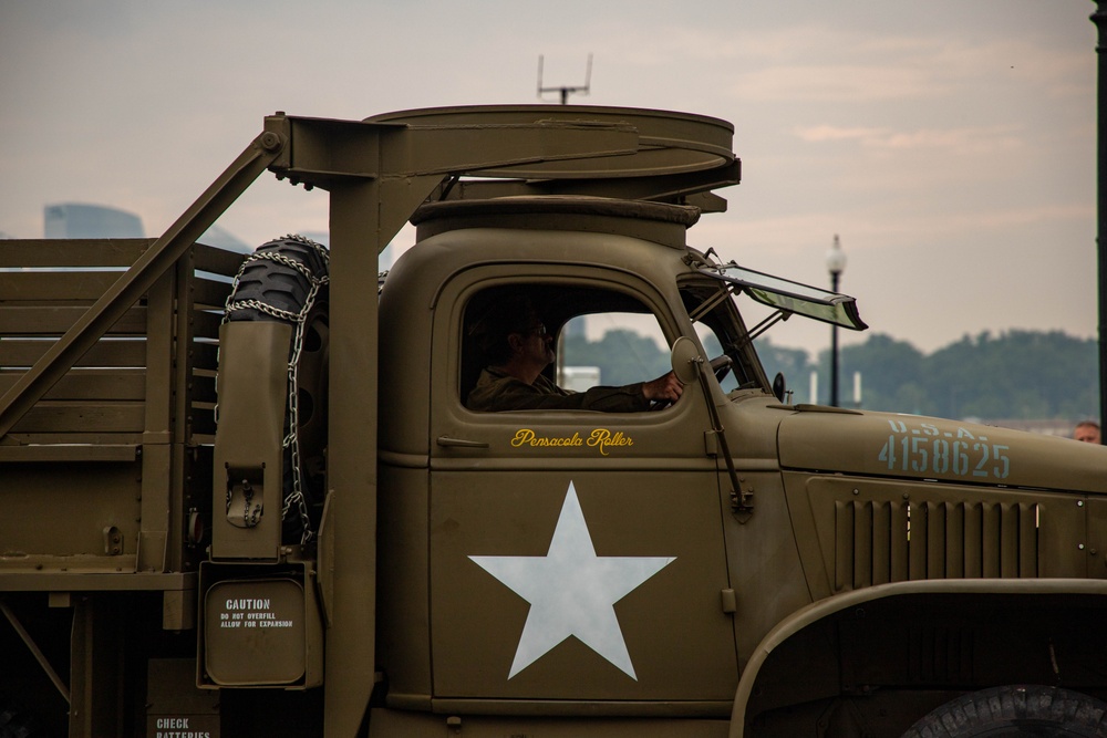 U.S. Army Soldiers, Equipment and Equestrian Teams Merge to Head to the Parade