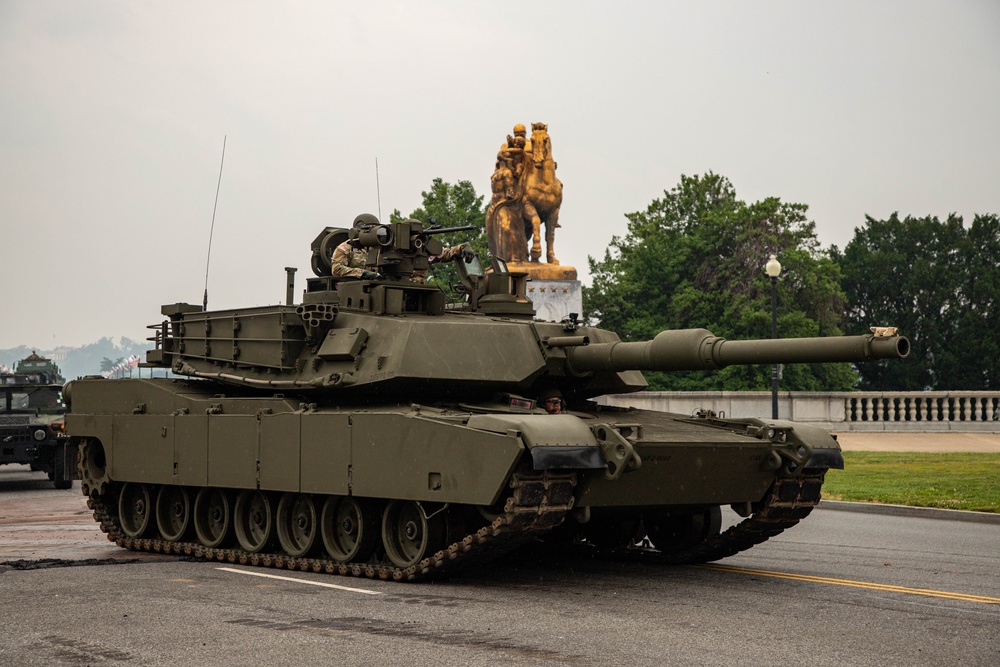 U.S. Army Soldiers, Equipment and Equestrian Teams Merge to Head to the Parade