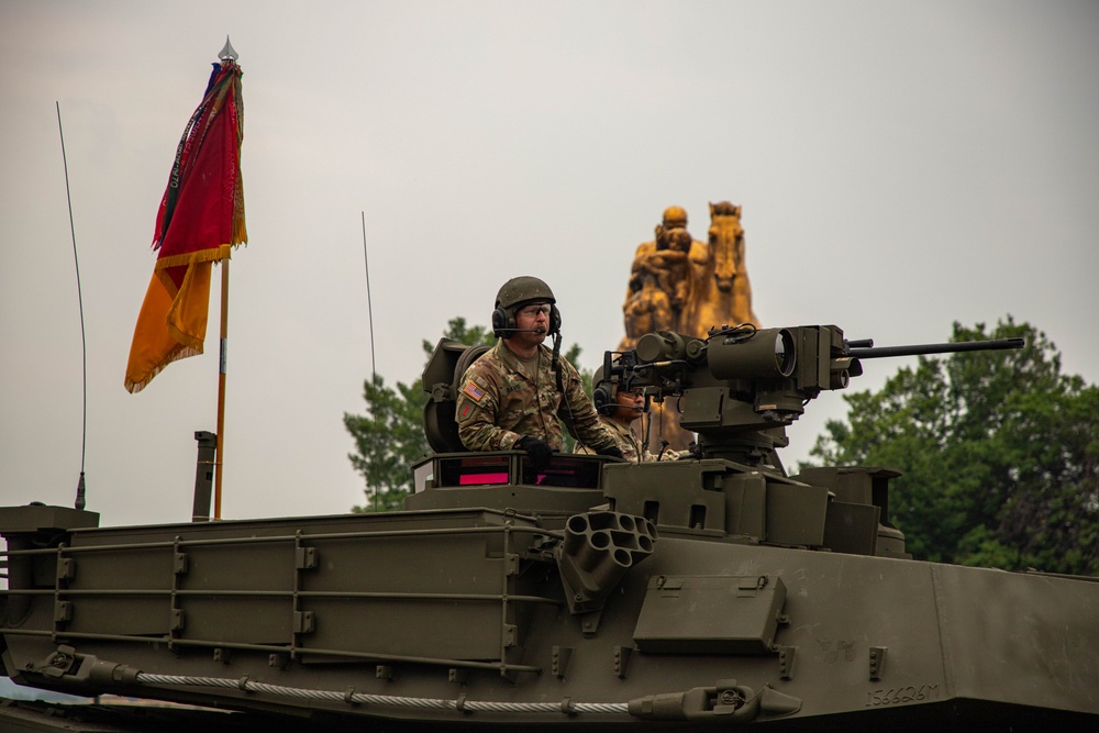 U.S. Army Soldiers, Equipment and Equestrian Teams Merge to Head to the Parade