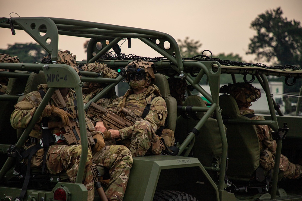 U.S. Army Soldiers, Equipment and Equestrian Teams Merge to Head to the Parade