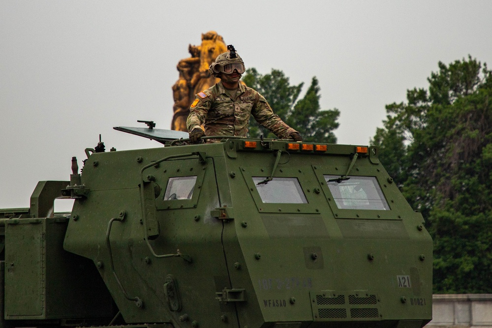 U.S. Army Soldiers, Equipment and Equestrian Teams Merge to Head to the Parade