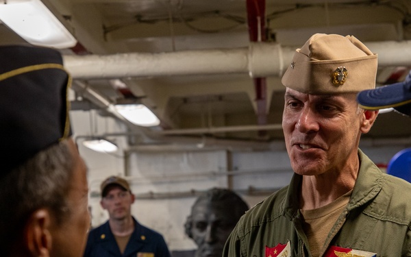 Commander, Fleet Air Forces visits George Washington