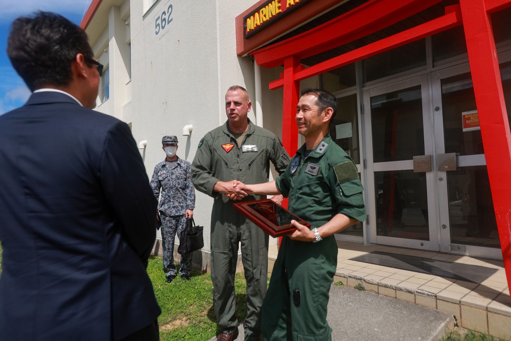 Maj. Gen. Marcus B. Annibale tours MCAS Futenma with Maj. Gen. Shimoda Toyohide, the commanding general of 9th Air wing