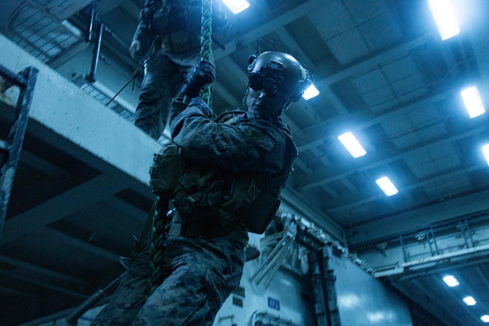 31st MEU | BLT 1/7 conducts intro to fast rope training