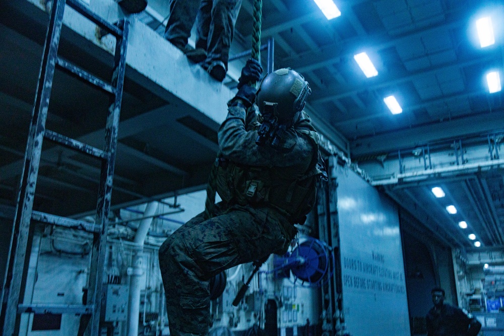 31st MEU | BLT 1/7 conducts intro to fast rope training