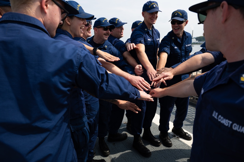 The Legend-class USCGC Stratton departs Fleet Activities Yokosuka