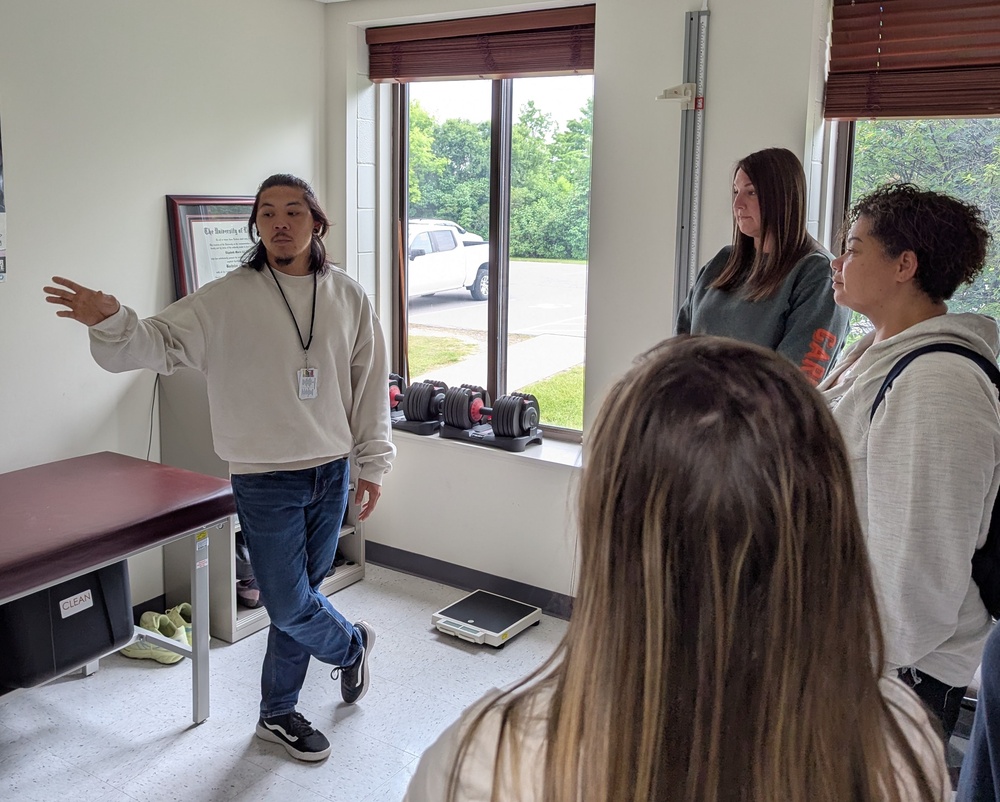 Fort Drum spouses take a wellness tour with Army Volunteer Corps