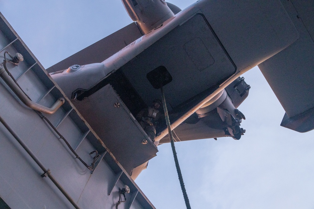 31st MEU | BLT 1/7 night fast-rope training