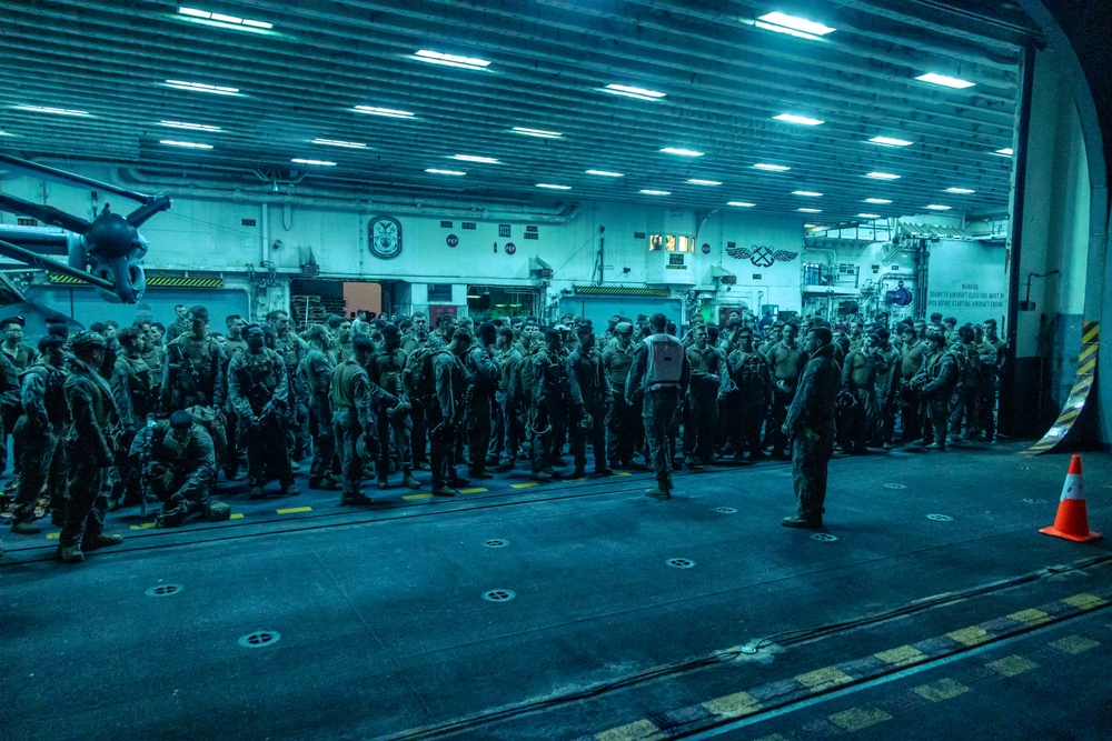31st MEU | BLT 1/7 night fast-rope training