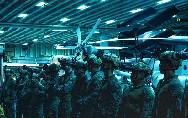 31st MEU | BLT 1/7 night fast-rope training