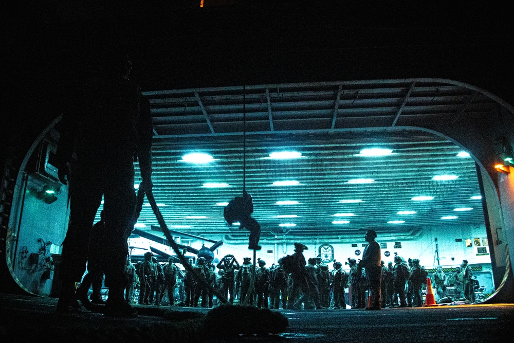 31st MEU | BLT 1/7 night fast-rope training