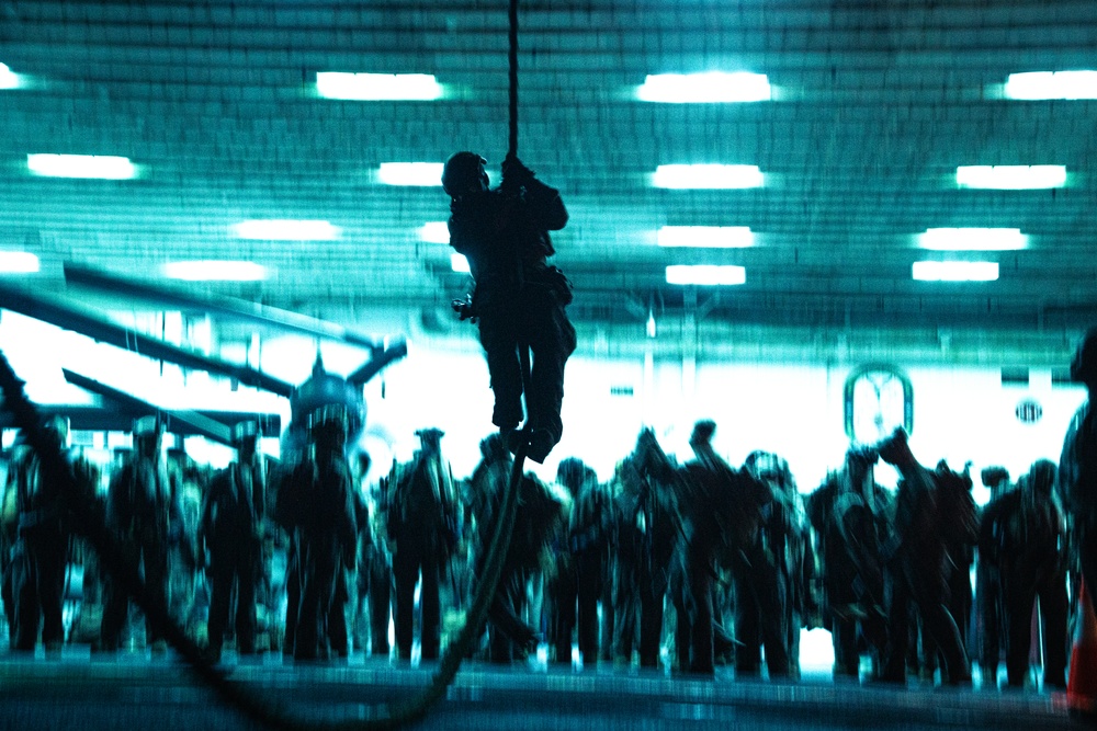 31st MEU | BLT 1/7 night fast-rope training
