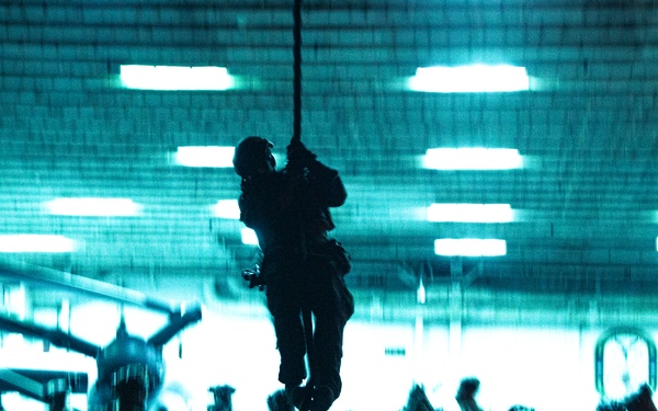 31st MEU | BLT 1/7 night fast-rope training