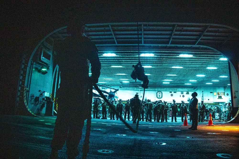31st MEU | BLT 1/7 night fast-rope training