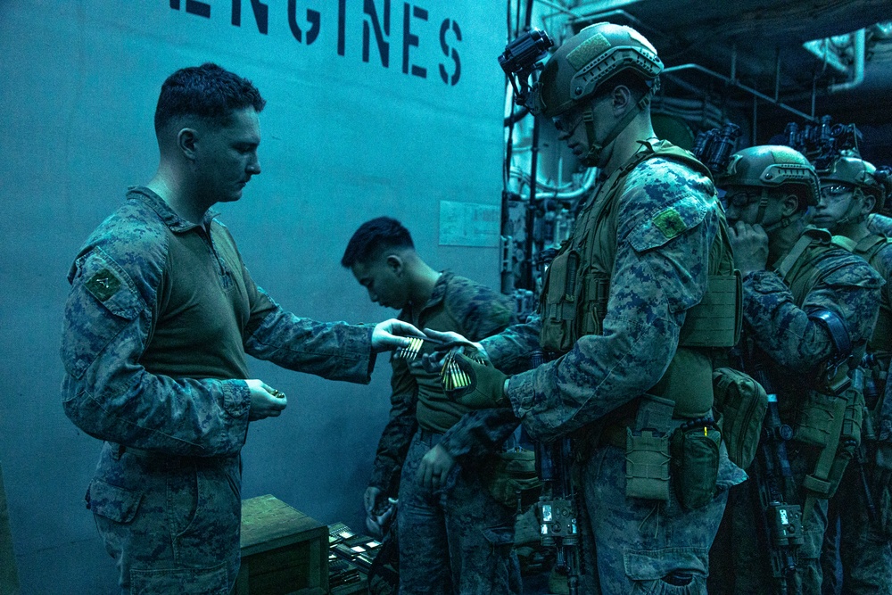 31st MEU | BLT 1/7 conducts night live-fire deck shoot