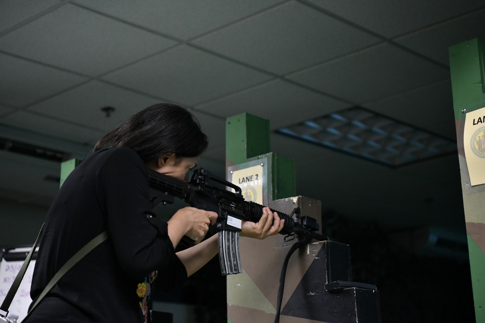 Local Media Executives Experience a Day in the Life of a Soldier
