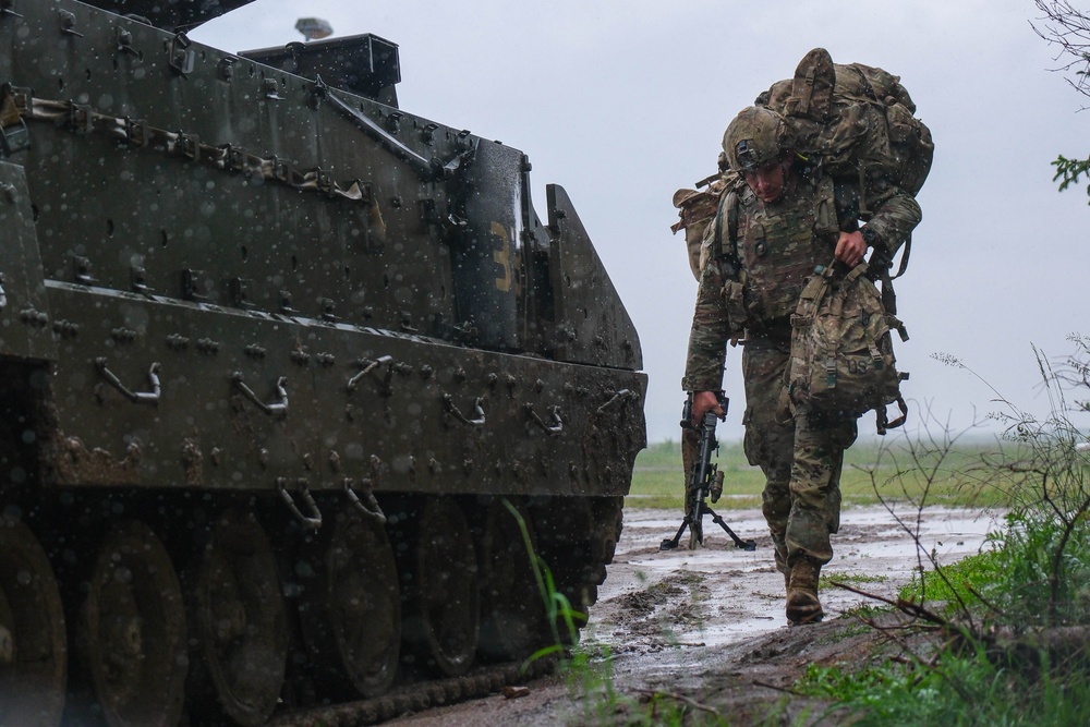 U.S. soldiers in Poland advance their Bradley Fighting Vehicle battlefield skills