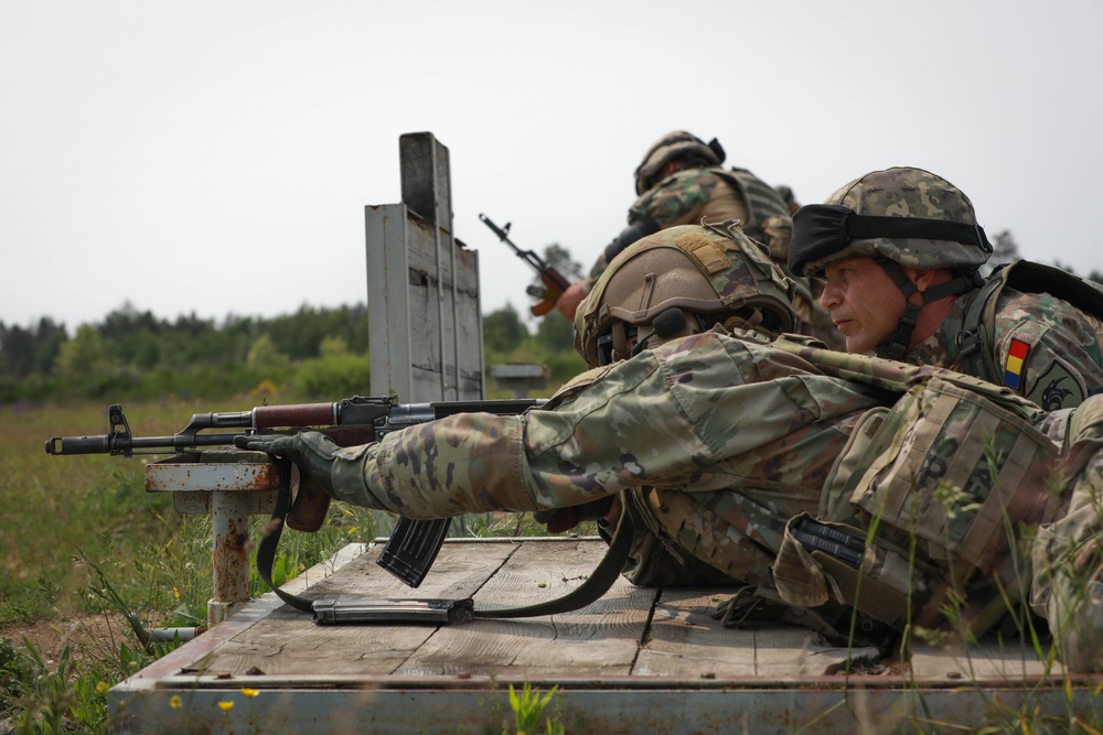 U.S. Army Soldiers exchange skills in Romanian shooting competition