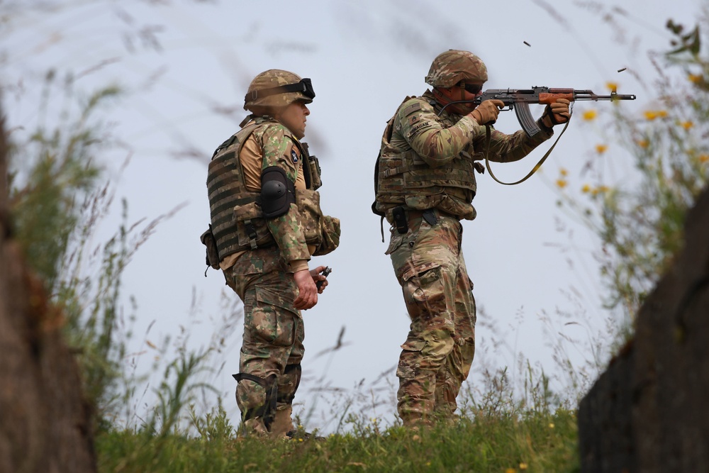 U.S. Army Soldiers exchange skills in Romanian shooting competition