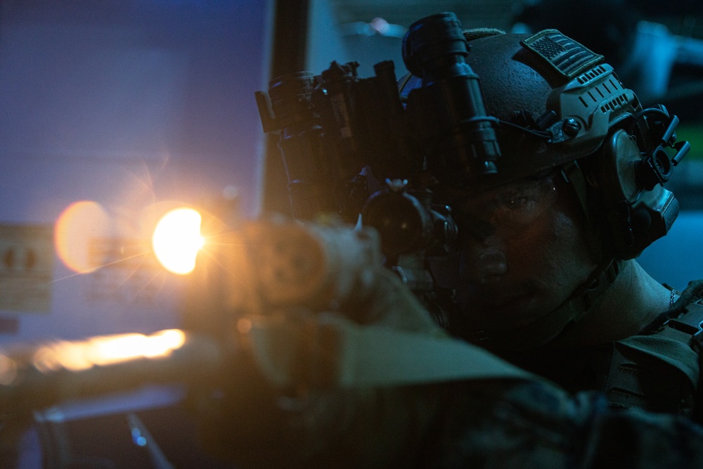 31st MEU | BLT 1/7 conducts night live-fire deck shoot