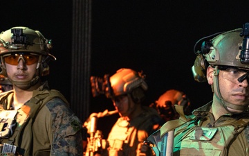 31st MEU | BLT 1/7 conducts night live-fire deck shoot