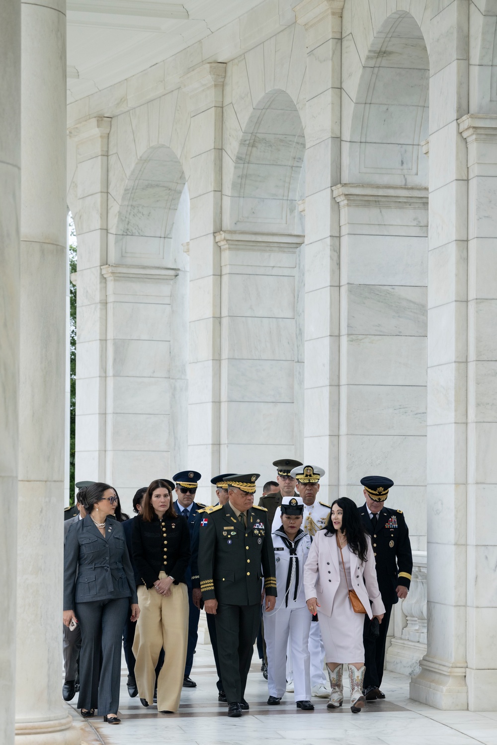 Minister of Defense of the Dominican Republic Lt. Gen. Carlos Antonio Fernández Onofre Visits Arlington National Cemetery