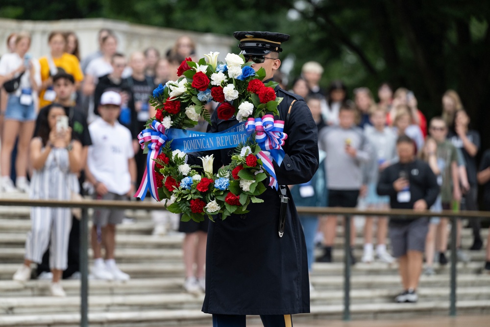 Minister of Defense of the Dominican Republic Lt. Gen. Carlos Antonio Fernández Onofre Visits Arlington National Cemetery